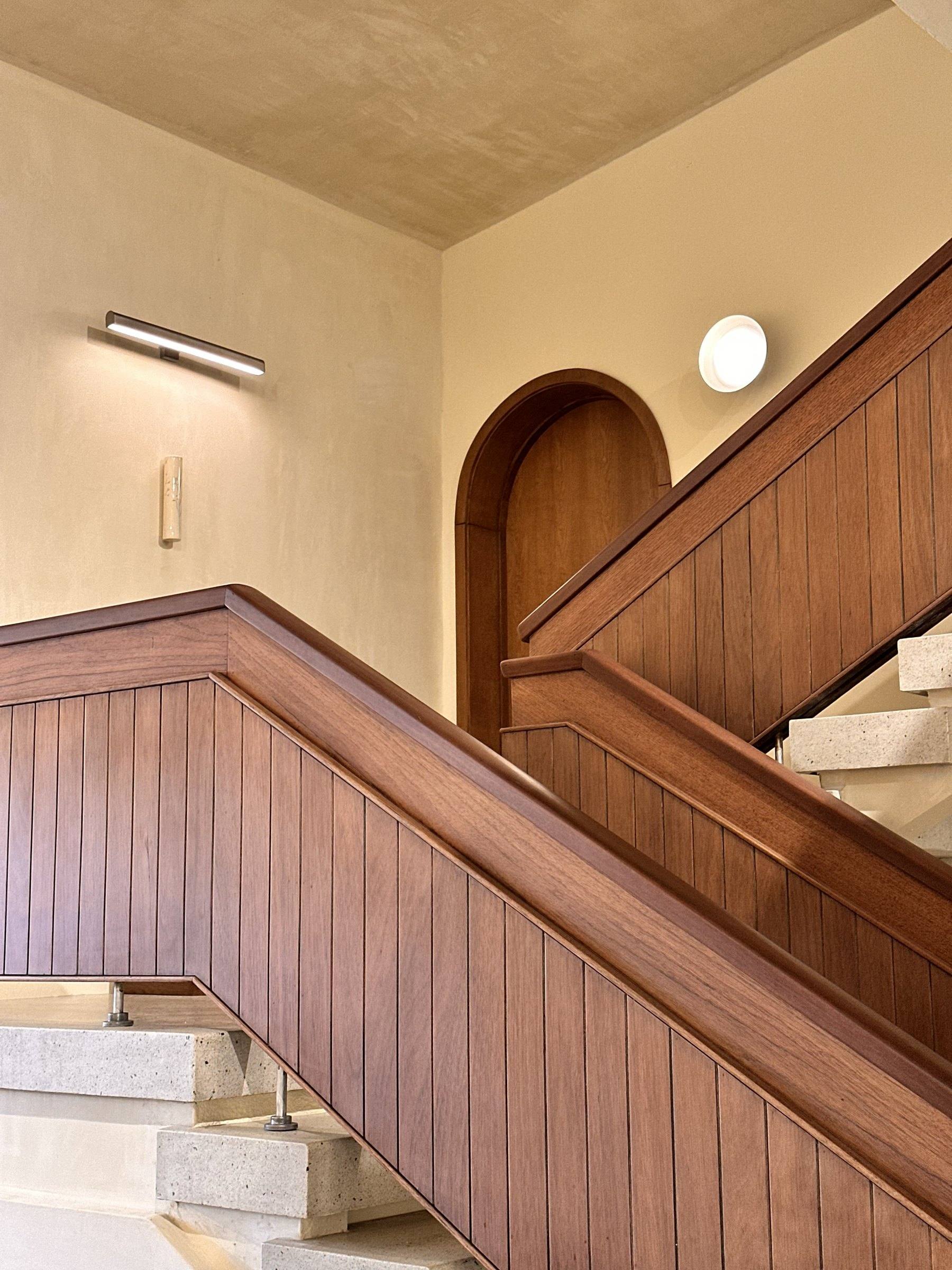 Detalle de la escalera de madera